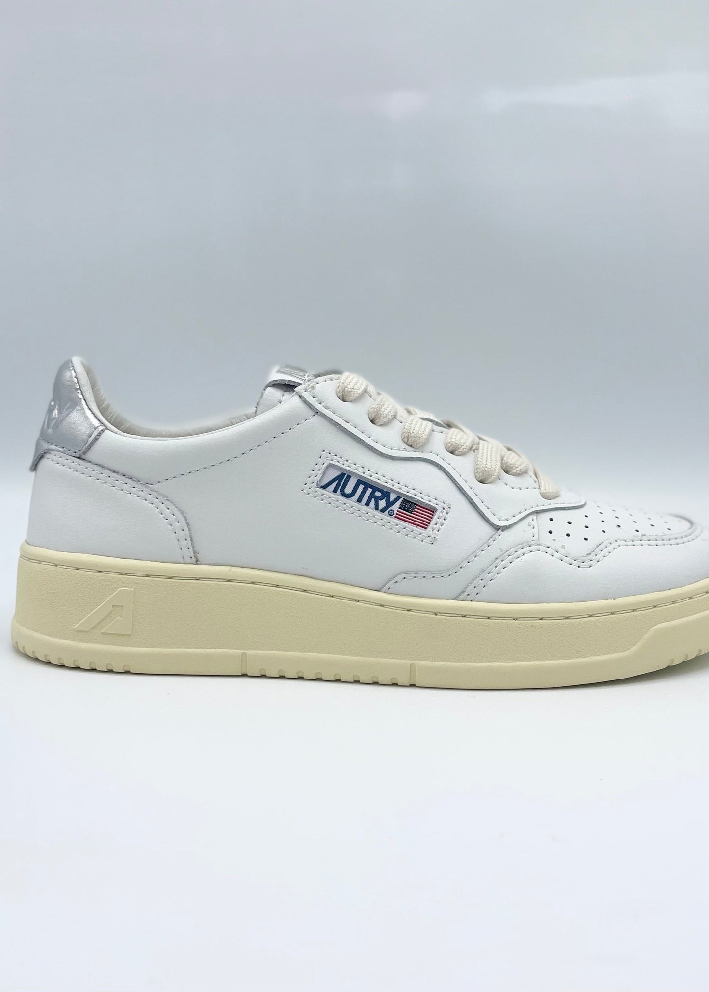 MEDALIST SILVER SNEAKER - AUTRY