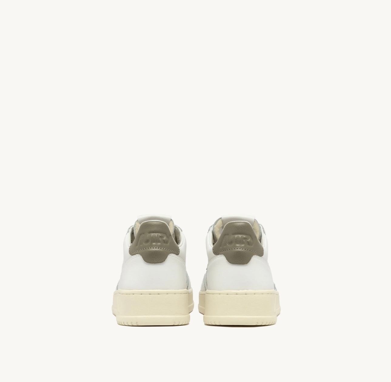 MEDALIST LOW SNEAKERS IN WHITE AND COVERT GREEN LEATHER - AUTRY