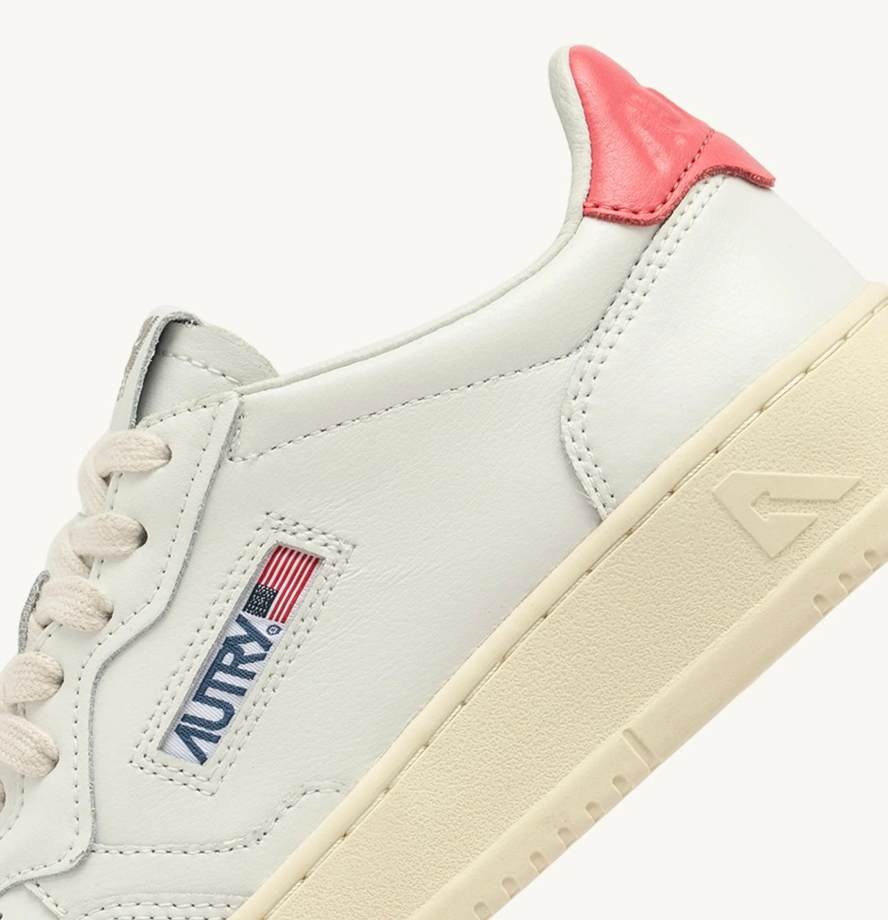 MEDALIST LOW SNEAKERS IN WHITE AND TEAROSE LEATHER - AUTRY