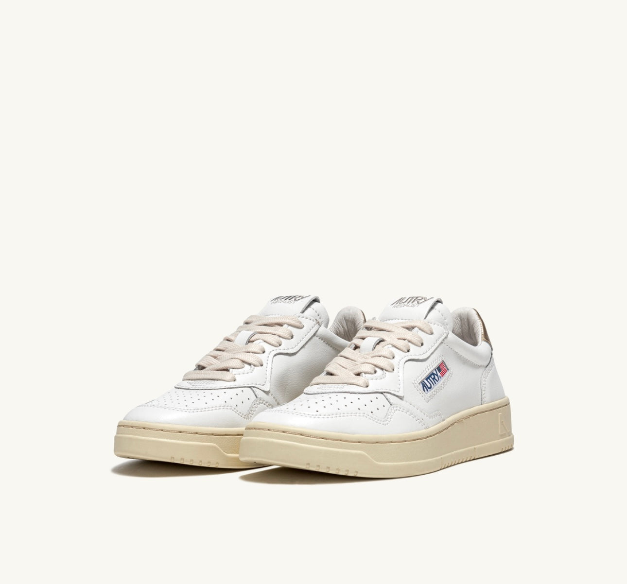 MEDALIST LOW SNEAKERS IN WHITE AND GOLD LEATHER - AUTRY