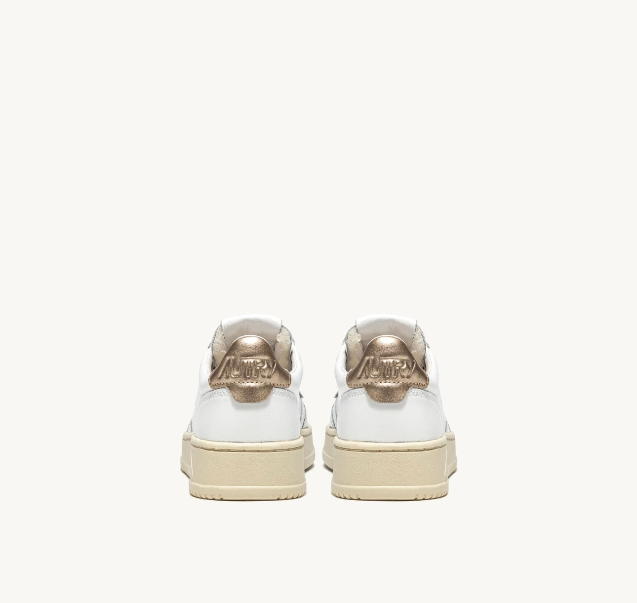 MEDALIST LOW SNEAKERS IN WHITE AND GOLD LEATHER - AUTRY