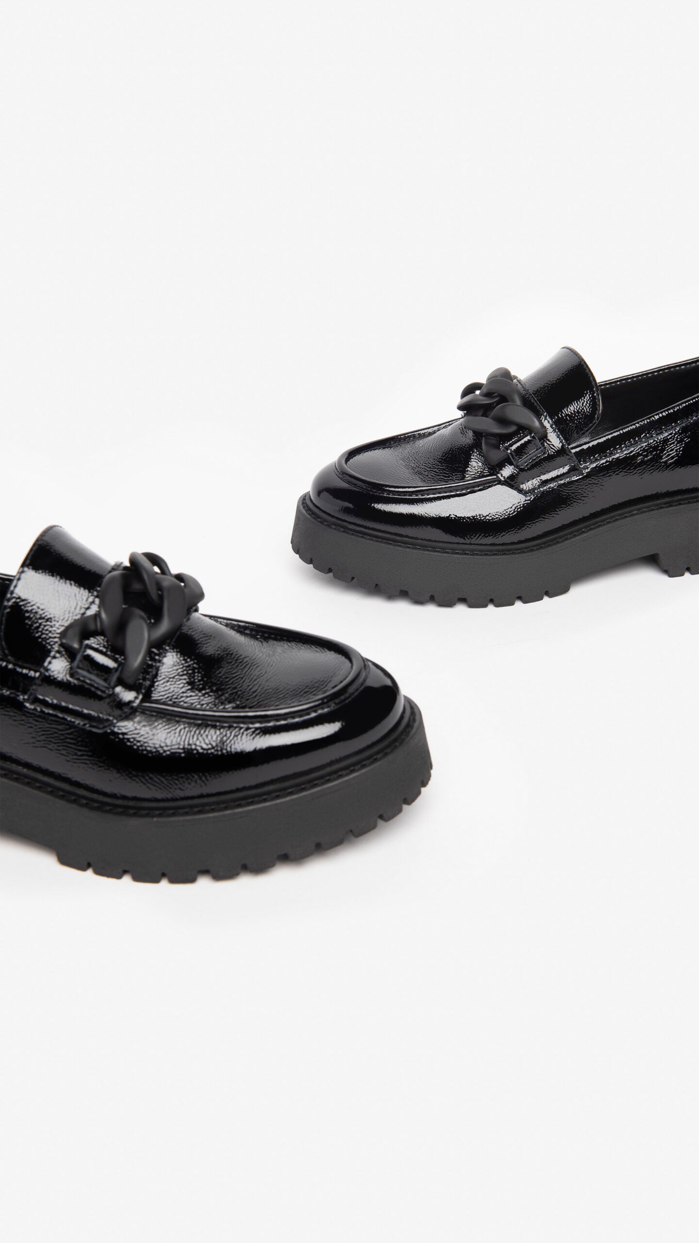 BLACK LOAFER WITH TONAL BLACK CHAIN - NERO GIARDINI