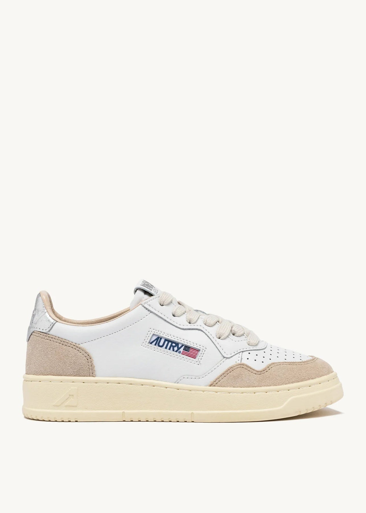 MEDALIST LOW SNEAKERS IN WHITE AND SILVER LEATHER - AUTRY